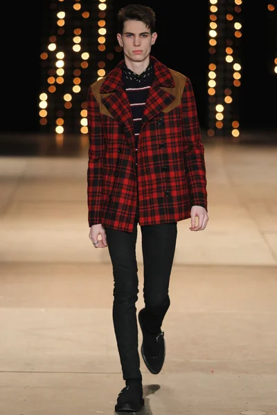 Look 10